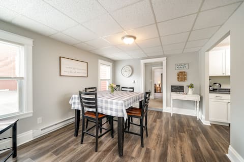 Train Lover's Paradise! 3 br apt on Main St.