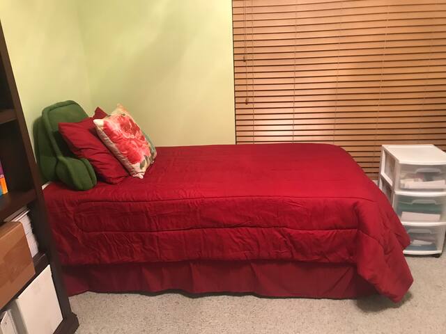 1 Twin Bedroom Ready For You