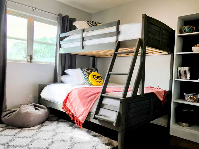 Twin on top of full bunk bed