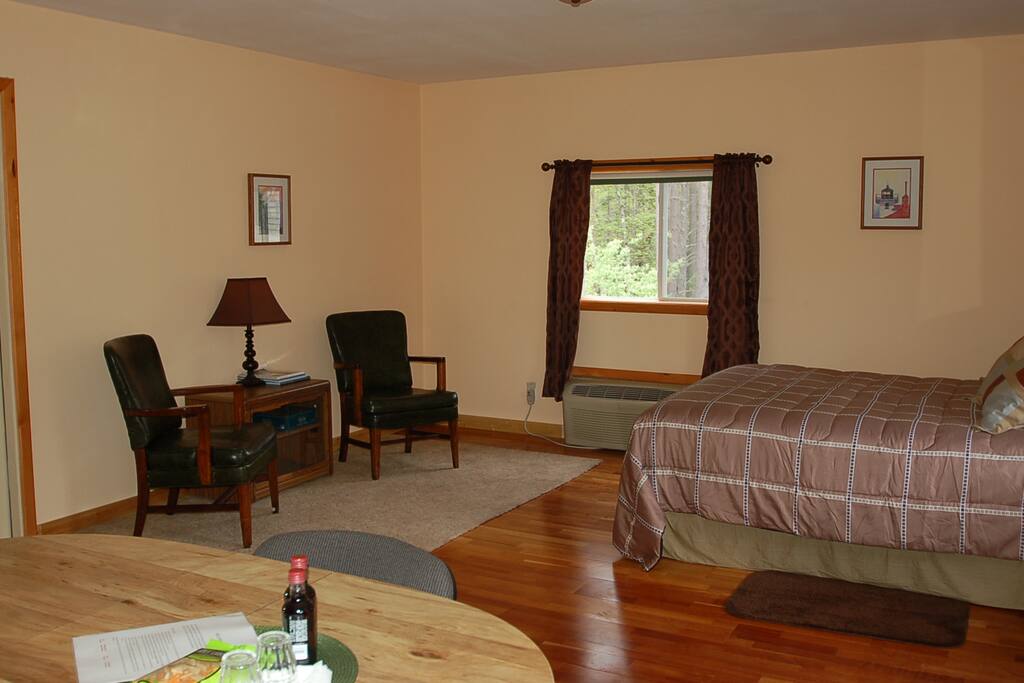 Large studio for 1-2 people