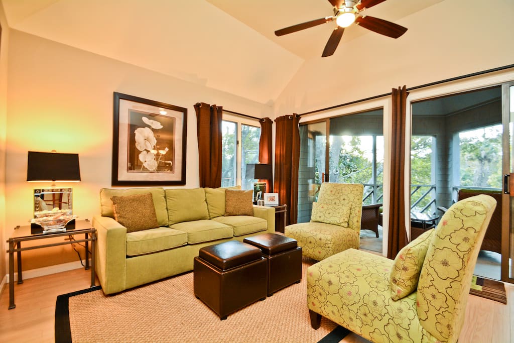 Couch,Furniture,Indoors,Room,Chair