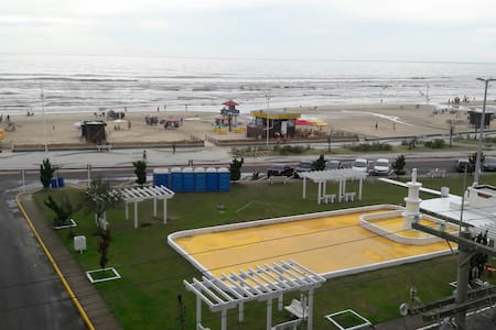 Apt. Beira mar 2d c/suite e infra, frente do Vavá.