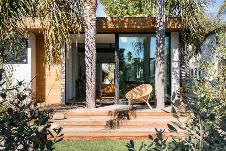 Modern Venice Beach House with Sauna and Spa gallery image 2