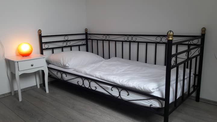 Druhá spálňa má jednolôžko