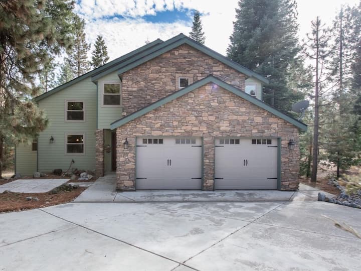 Luxury Shaver Lake Home in Wildflower Village w/AC Houses for Rent in