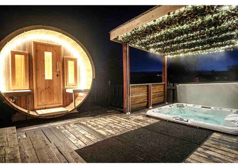 Calm country cabin/spa minutes away from the city