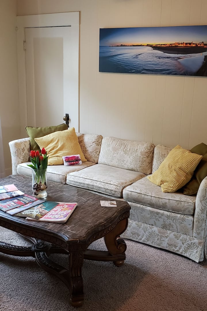 Timeless Coastal Carriage House - Santa Cruz, CA