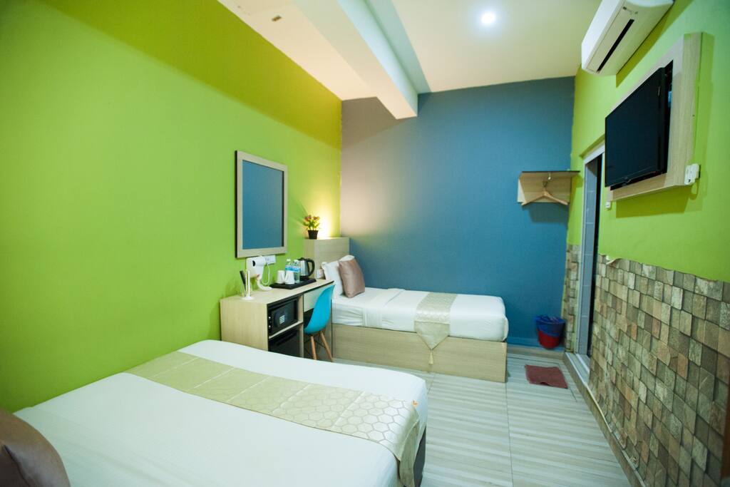 1 Queen+1 Single with Ensuite Bathroom