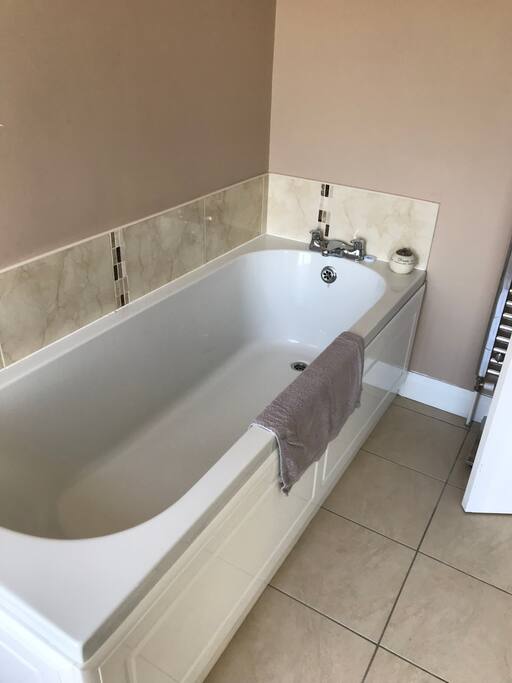 Bath and 2 showers