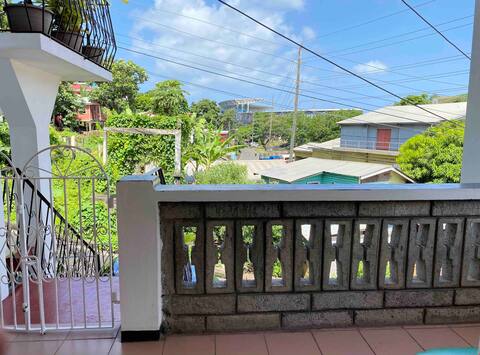 Bright & Spacious 2 Bedroom Apartment with Patio