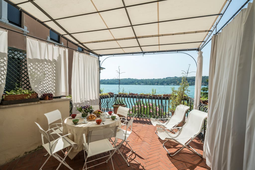 Lake-view terrace