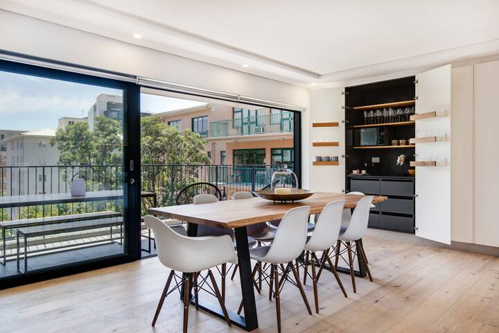 Modern duplex, Rooftop views, 5 mins walk to beach gallery image 2