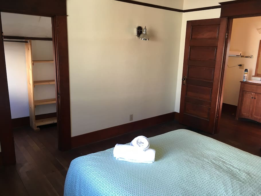 Queen size bed with closet