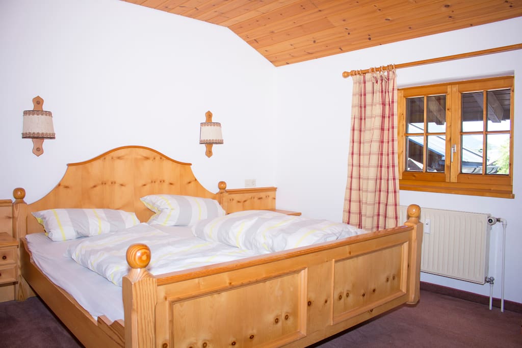 Schlafzimmer 1