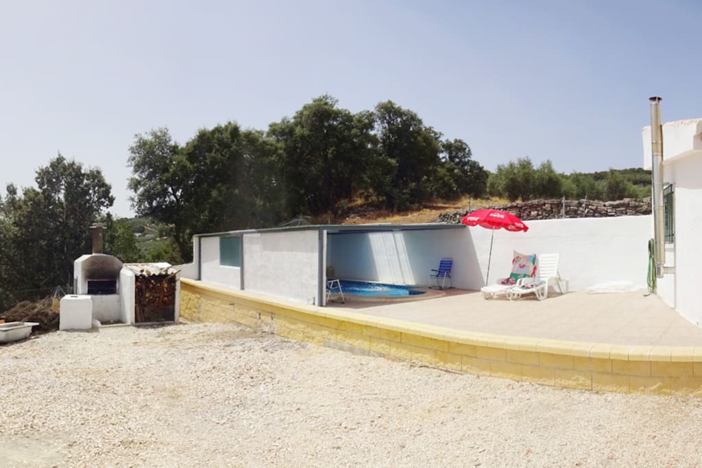 Terreno, barbacoa y piscina