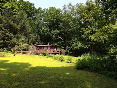 Lovely Cottage in Nature w/ Private River Access