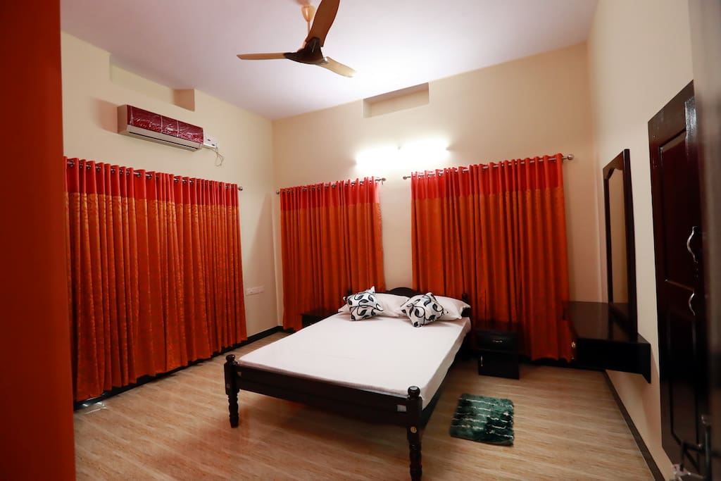 Deluxe double room AC with non attached european toilet