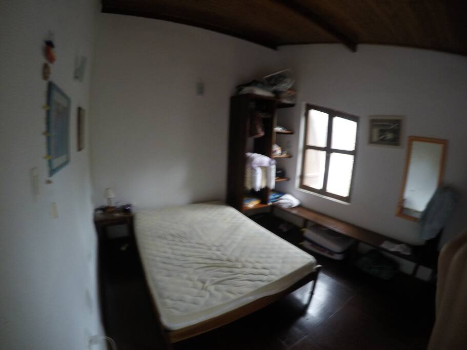 quarto cama de casa com armário