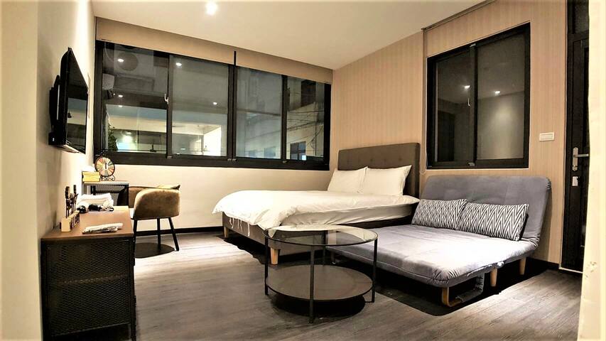 6.台中逢甲夜市/全新裝潢/陽台/陽光大窗/乾濕分離衛浴/走到逢甲夜市半分鐘/乾淨舒適漂亮