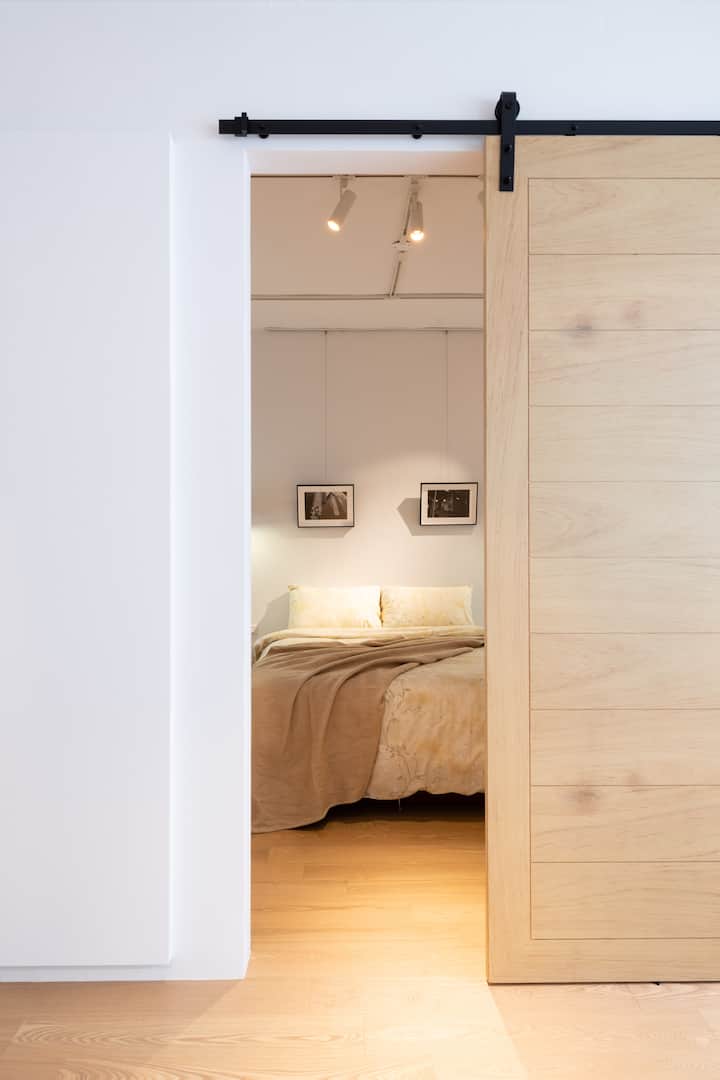 Tür zum 1. Schlafzimmer