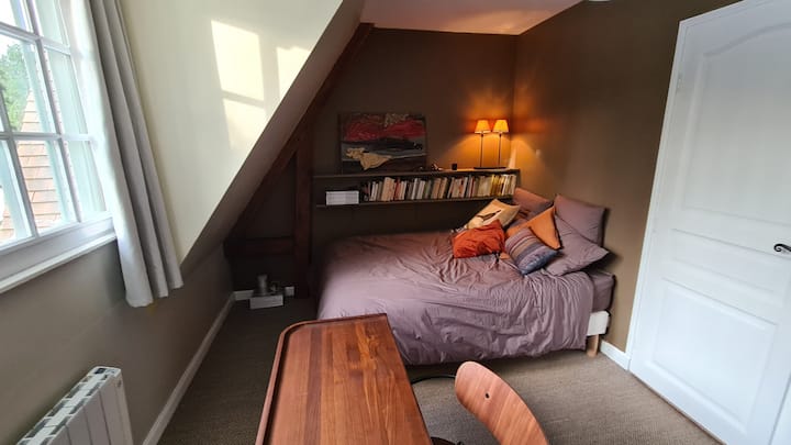 غرفة النوم/المكتب