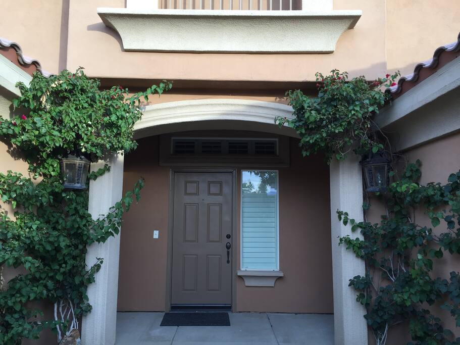 Enter thru an inviting courtyard!
