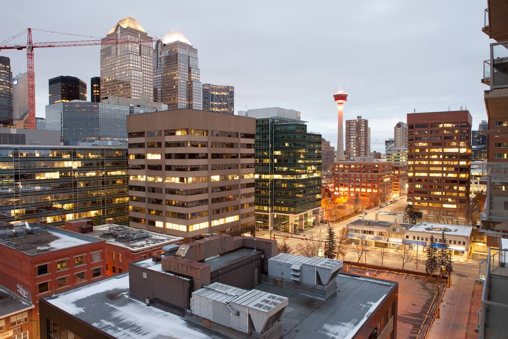 Fantastic city views of the business core from the balcony