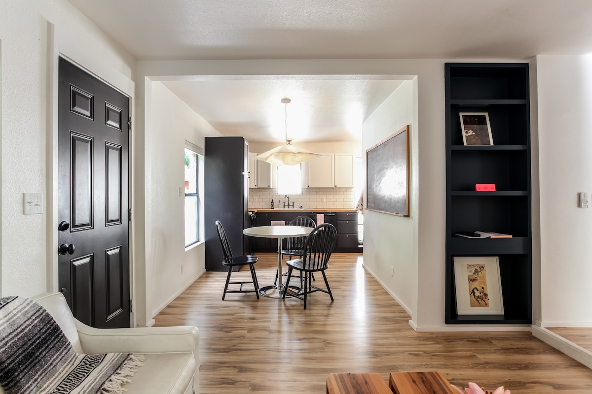 Casita blocks from DT, E 6th, Town Lake, Rainey St