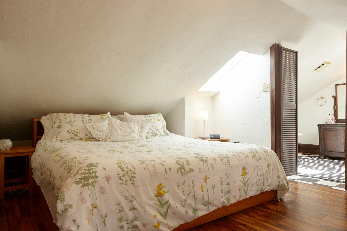 Легло тип Кинг на горния етаж