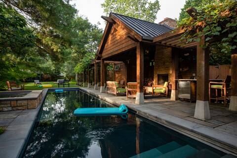 Glenmont Inn-Whole House! Outdoor oasis-Pool,Fire