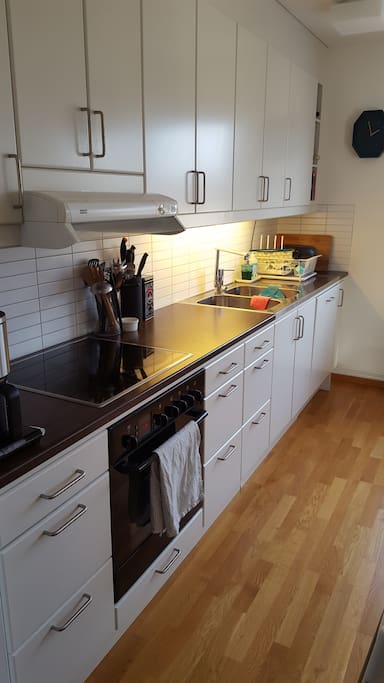 Fully equipped kitchen with dishwasher