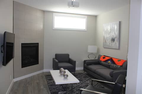 Saskatoon North Central, Fully-Furnished