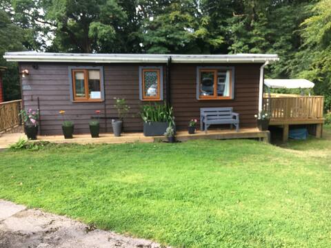 Cosy Riverside Cabin near Snowdon & Caernarfon