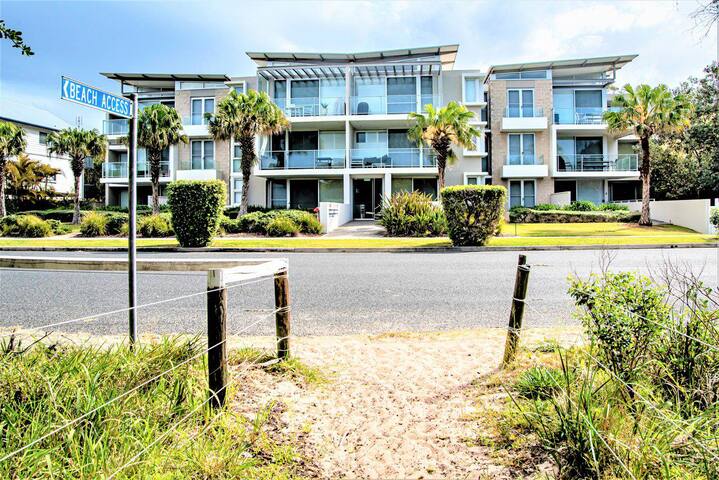 Bennett’s by the Beach – Direct beach access