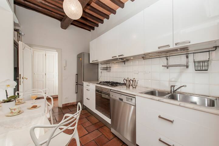 Condotti 21 Amazing Penthouse gallery image 5