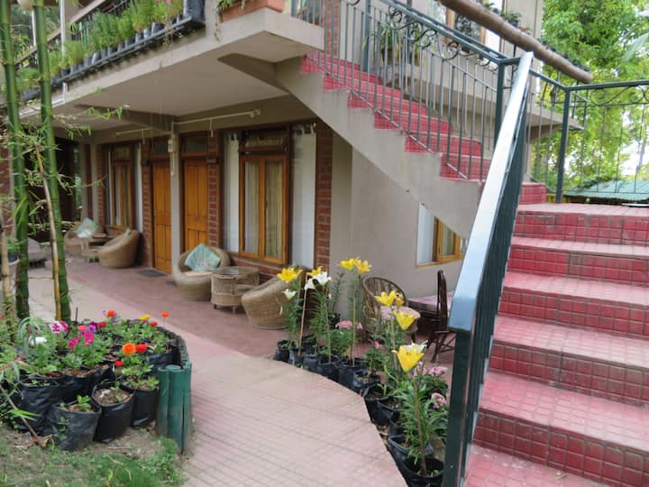 Roots, Shoots & Beds, Boutique homestay (Gard. Fl)
