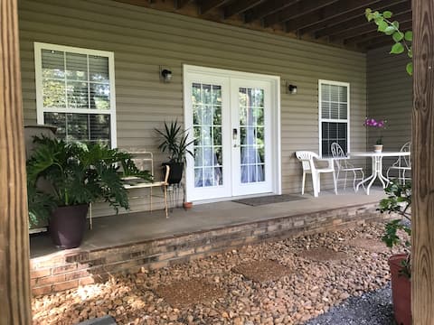 Quiet Woodsy Retreat