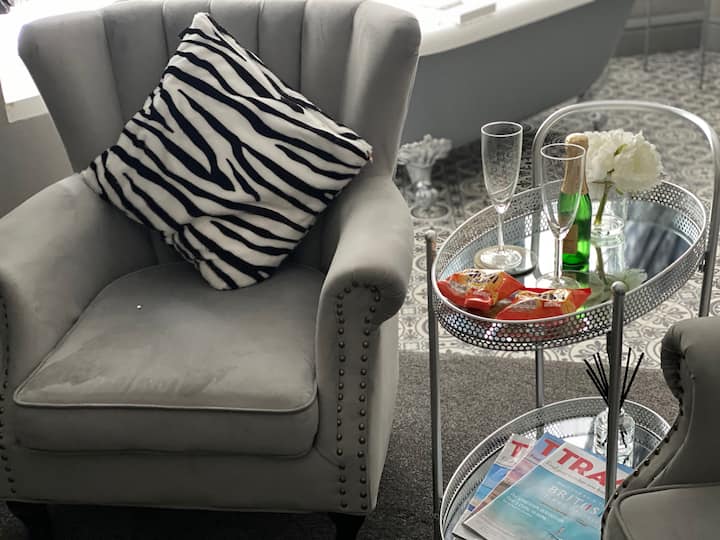 Hot Tub Seawalk Hideaway Boutique Apartment - Deal