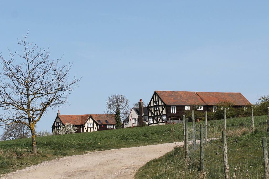 The perfect gateway to London, with quaint English countryside, village life on your doorstep and beautiful views overlooking the Chilterns.