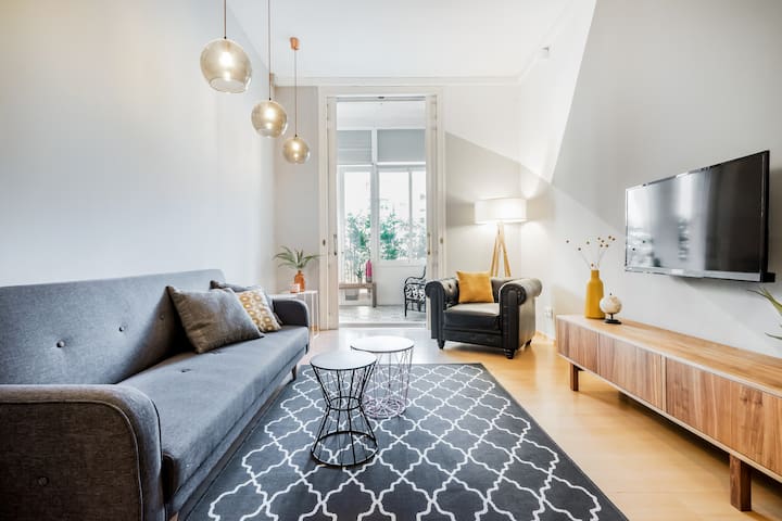 Charming 3 bedrooms Apt in the Heart of the City