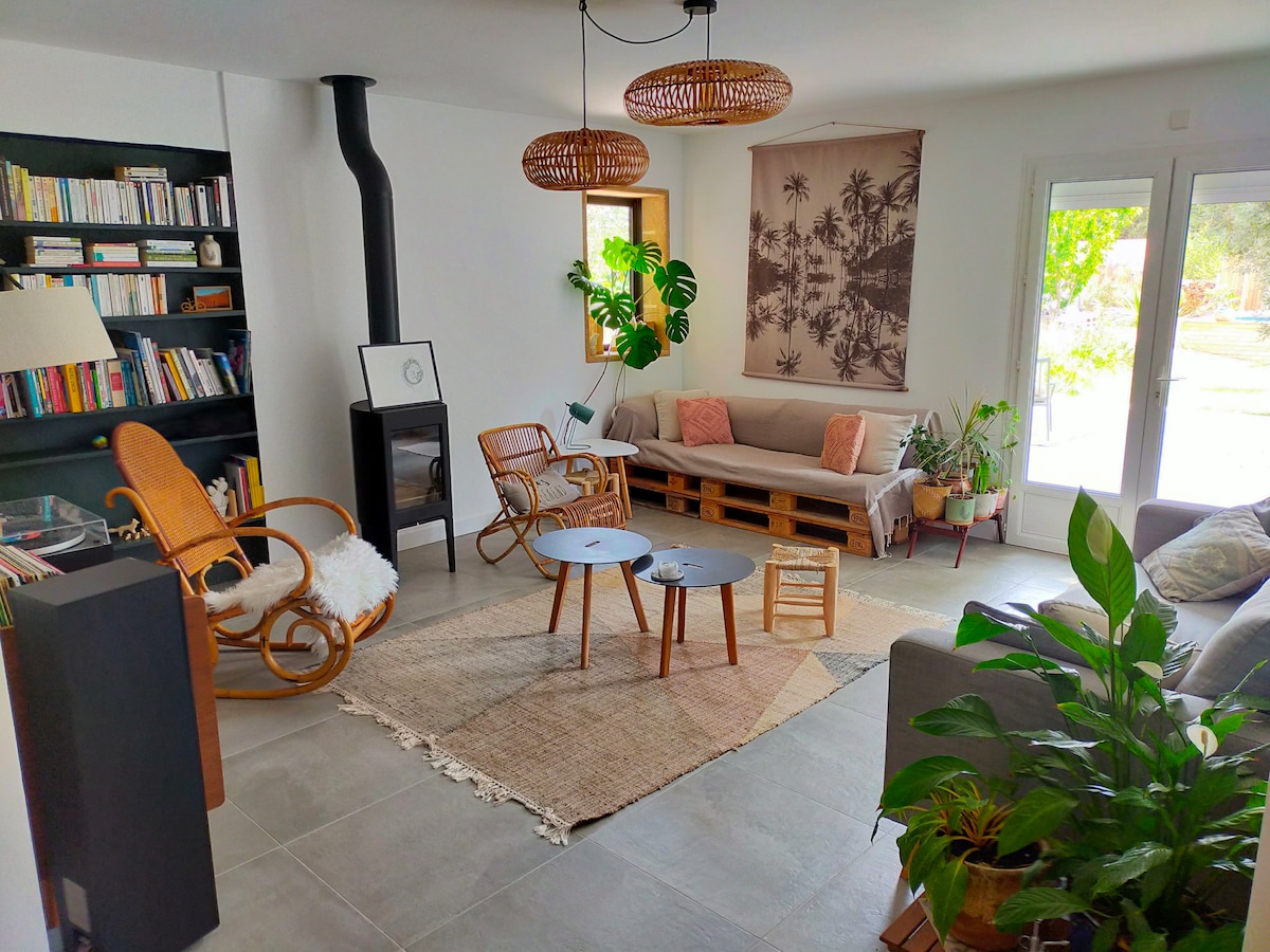 Annonce Airbnb populaire: Easy-to-live-in house, quiet, pool and garden à Sorgues