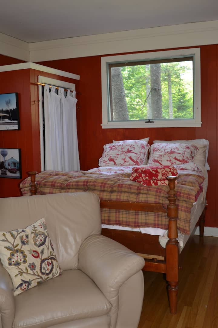 LARGE Coastal Cottage Houses for Rent in Castine, Maine, United