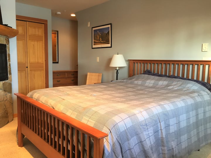 Downstairs bedroom with Queen size bed