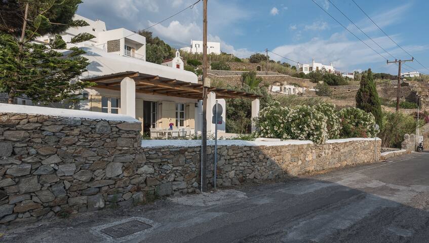 Town Villa with large garden and stunning view! gallery image 2