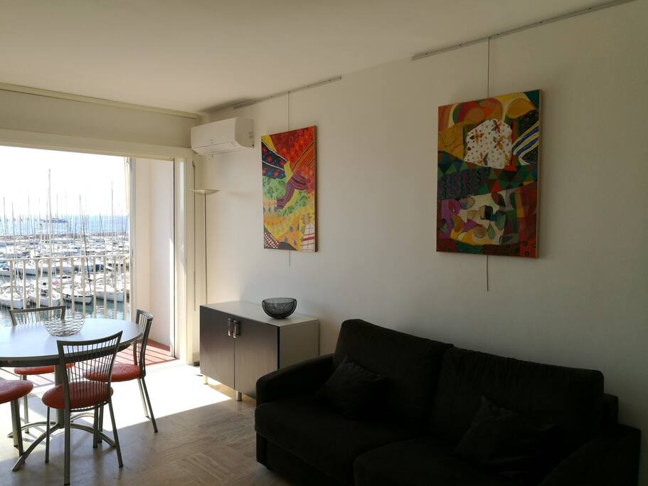 Intérieur du logement (vue sur le système de climatisation)