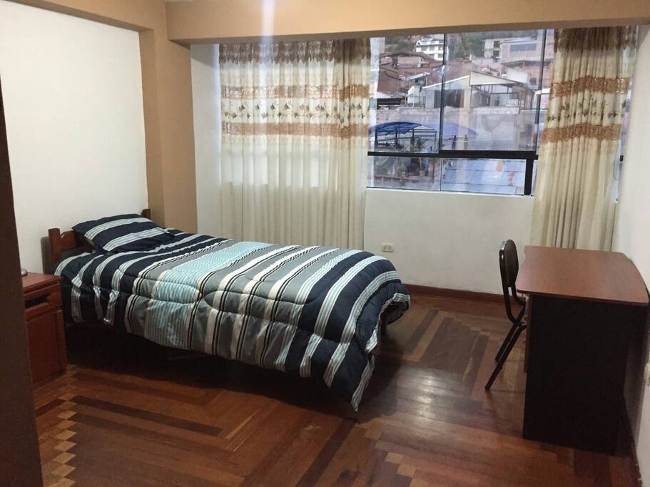 todo limpio, todos nuestros huesped entran con covertores limpios, baño privado limpio, all our host in our rooms with clean cover and clean bed, and clean toilet !!! calidad no cantidad !!!