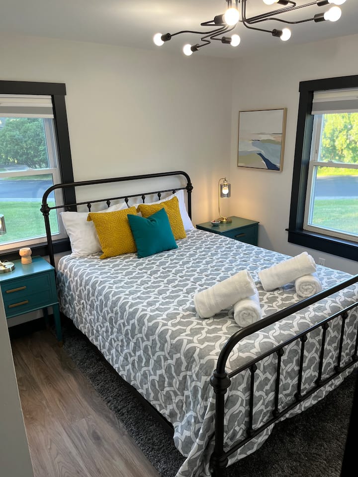 Საძინებელი 2 - საწოლი 152 × 203 სმ