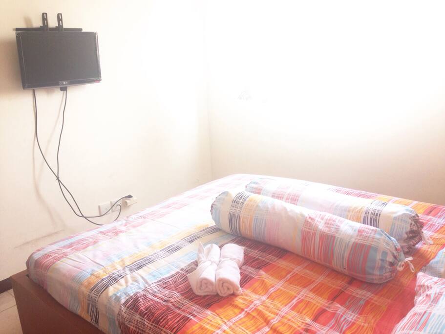 We always clean & laundry the bed linen & towel for every bookings