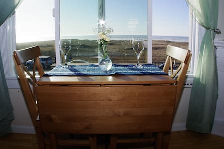 Beautiful Condo Overlooking the Beach! (202)