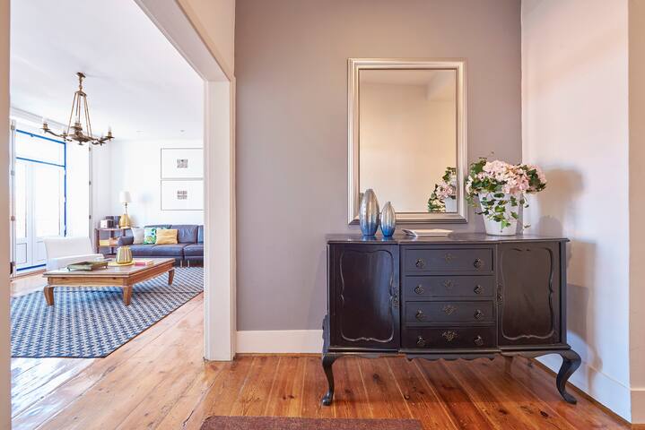 AlfamaTejo Historic Downtown – 4 rooms 3 bths AC gallery image 2